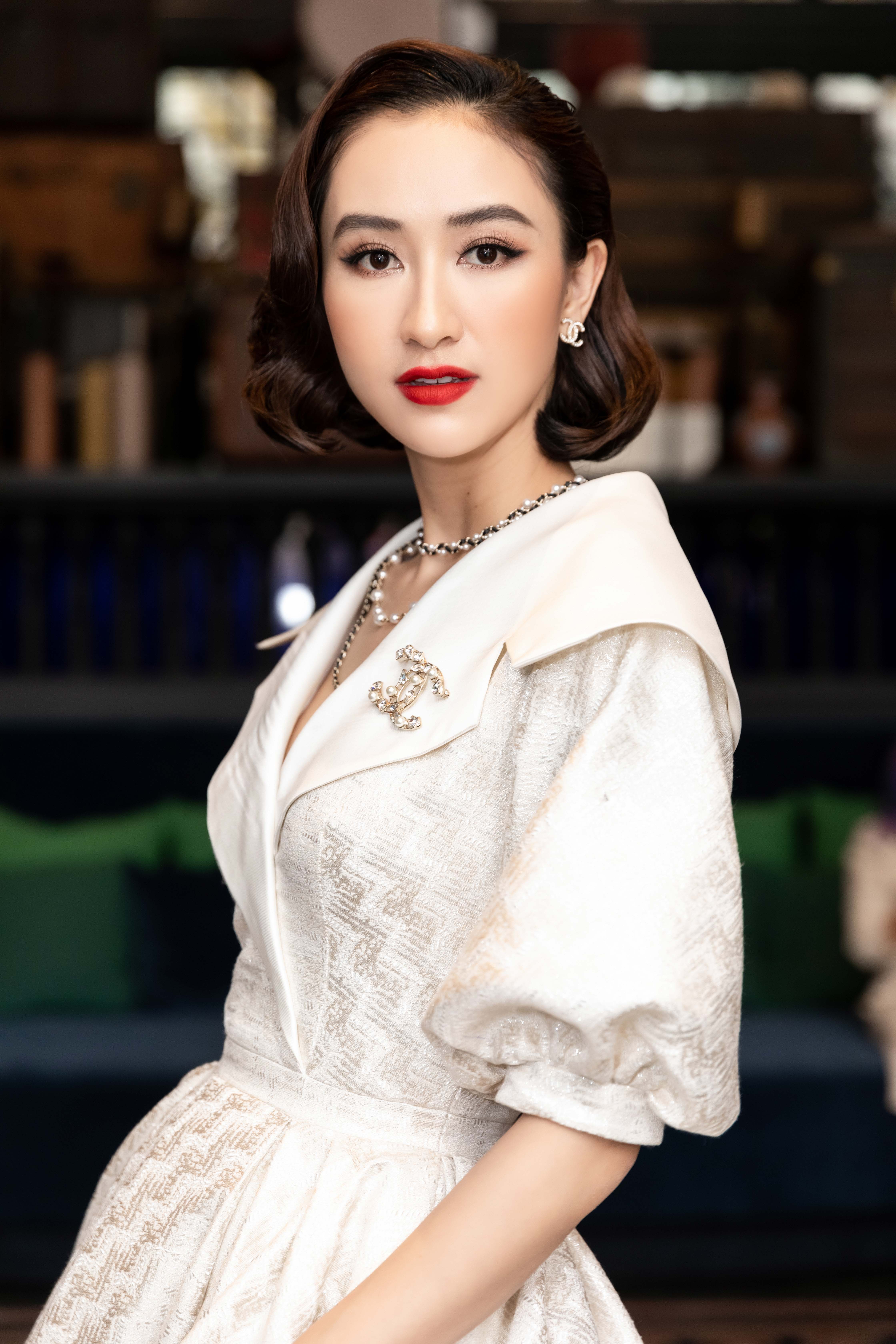 Á hậu Kim Duyên sơ suất mặc đầm copy của Chanel Ngôi sao #1 Á hậu Kim Duyên sơ suất mặc đầm copy của Chanel Ngôi sao